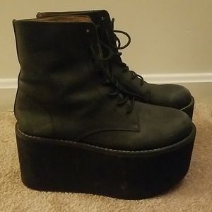 Riot platform boot